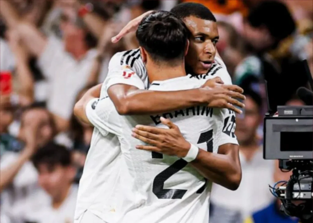 مبابي يسجل ويحتضن دياز بعد فوز ريال مدريد على فياريال