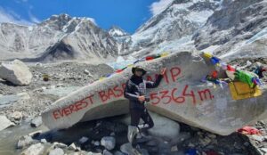 عادل طيبي يواجه قمة فينسون تزامنًا مع نهائي "الكان"