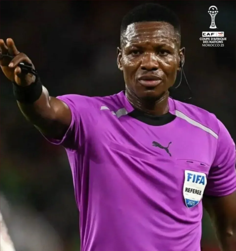 "الكاف" يعلن طاقم تحكيم مباراة المغرب ونيجيريا بنصف نهائي "الكان"