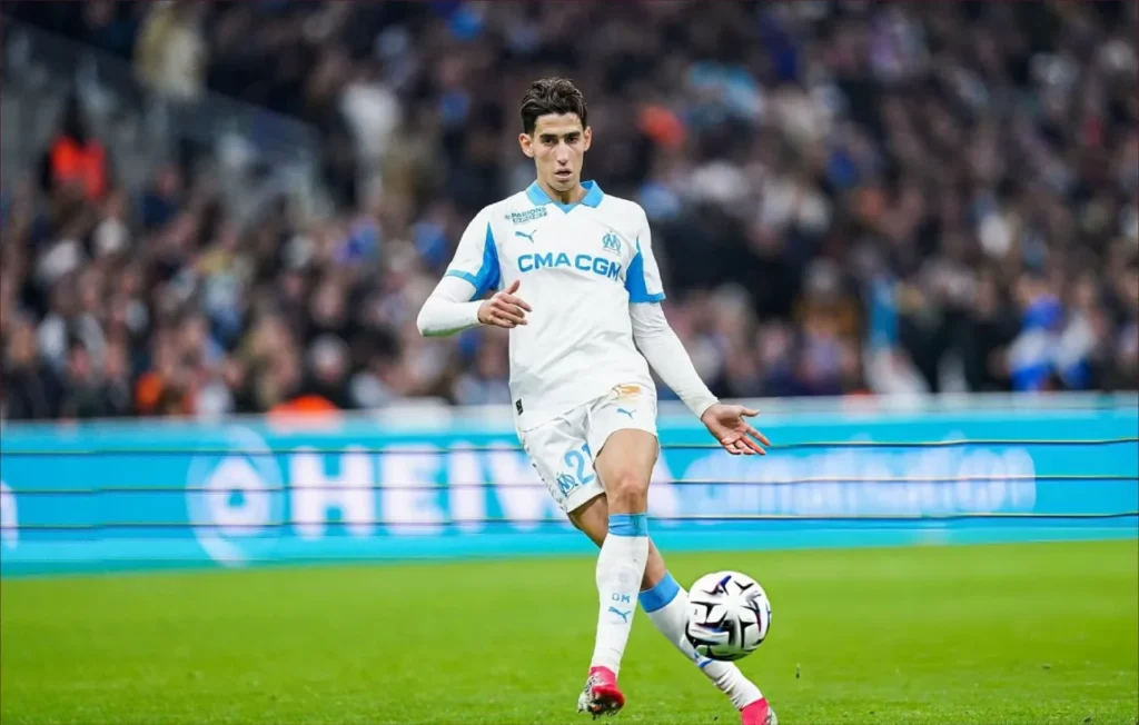 نايف أكرد يغادر مباراة مارسيليا أمام لانس بعد 64 دقيقة