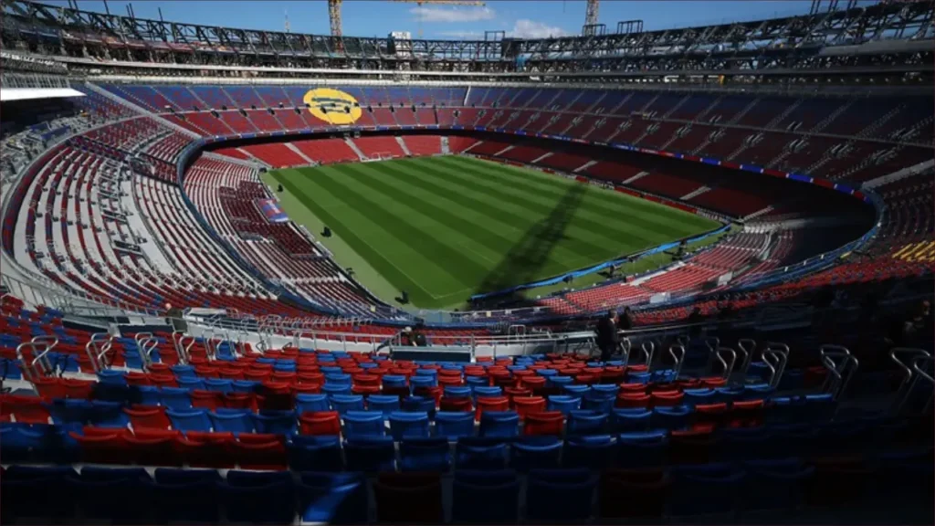 جرذ يظهر بملعب برشلونة قبل مواجهة دوري الأبطال