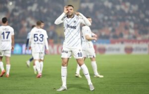 مدرب فنربخشة يعلن تمسكه بالمهاجم النصيري