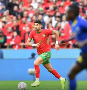 الشريف يوضح عدم صحة ضربة الجزاء المثيرة بلقاء المغرب وتنزانيا