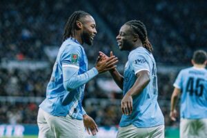 سيتي يفوز على نيوكاسل بثنائية ويقترب من نهائي الكأس
