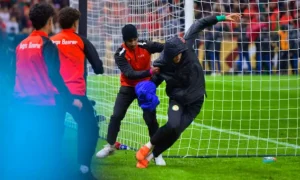 جدل "منشفة" نهائي المغرب والسنغال يثير قضية شعوذة الكرة.