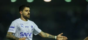 أتلتيكو مدريد ينافس على ضم نيفيز في ظل غموض مستقبله