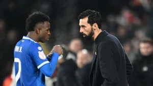 أربيلوا يعلق على صافرات جماهير البرنابيو لفينيسيوس