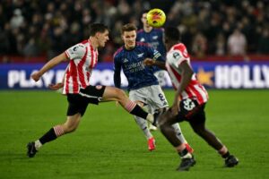 برينتفورد يتعادل مع آرسنال ويقود سباق الدوري الإنجليزي