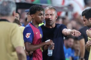 فليك: فخور باللاعبين رغم خسارة برشلونة أمام أتلتيكو.