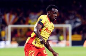 نيوكاسل يونايتد يراقب سعود عبد الحميد بعد تألقه مع لانس