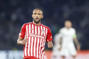 الكعبي يغيب مجدداً عن أولمبياكوس والتقارير تحدد السبب