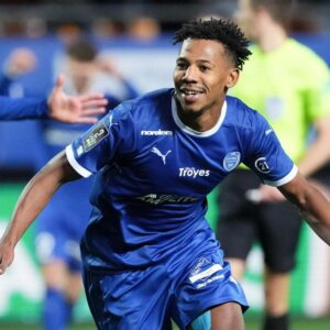 بنطيب يقود تروا للفوز على بو ويسجل هدفين بالدوري الفرنسي