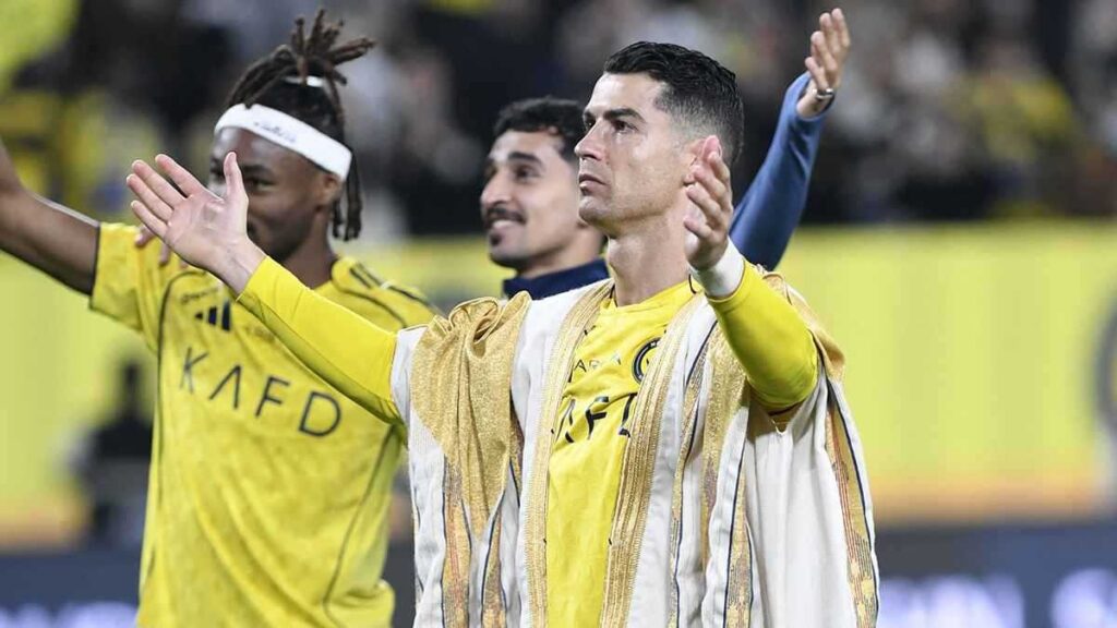 تحديد سعر البشت الذي ارتداه رونالدو بعد فوز النصر