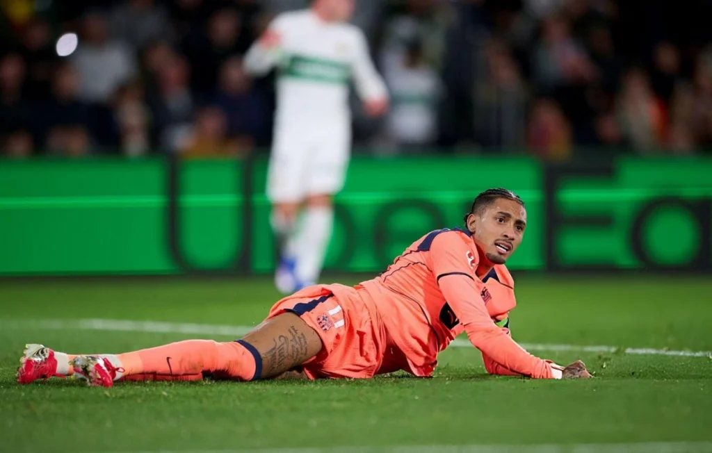 برشلونة يعلن مدة غياب رافينيا بسبب إصابة في الفخذ