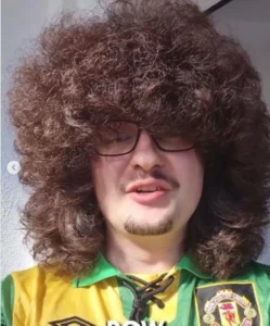 وست هام يمدد معاناة مشجع مانشستر يونايتد الشهير