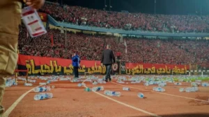 الأهلي المصري يواجه عقوبات محتملة بعد شغب جماهيره أمام الجيش