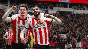 الصيباري يسجل ويقود آيندهوفن للفوز على فاينورد بالدوري