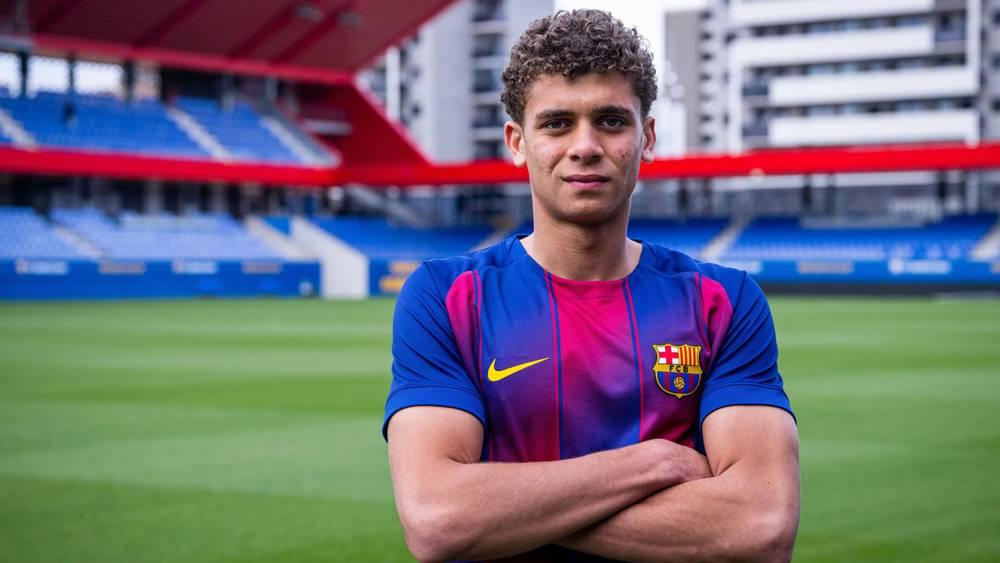 برشلونة يعلن ضم المهاجم المصري حمزة عبد الكريم من الأهلي