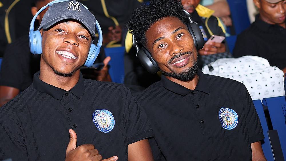 عزام التنزاني يغادر إلى الدار البيضاء لمواجهة الوداد.