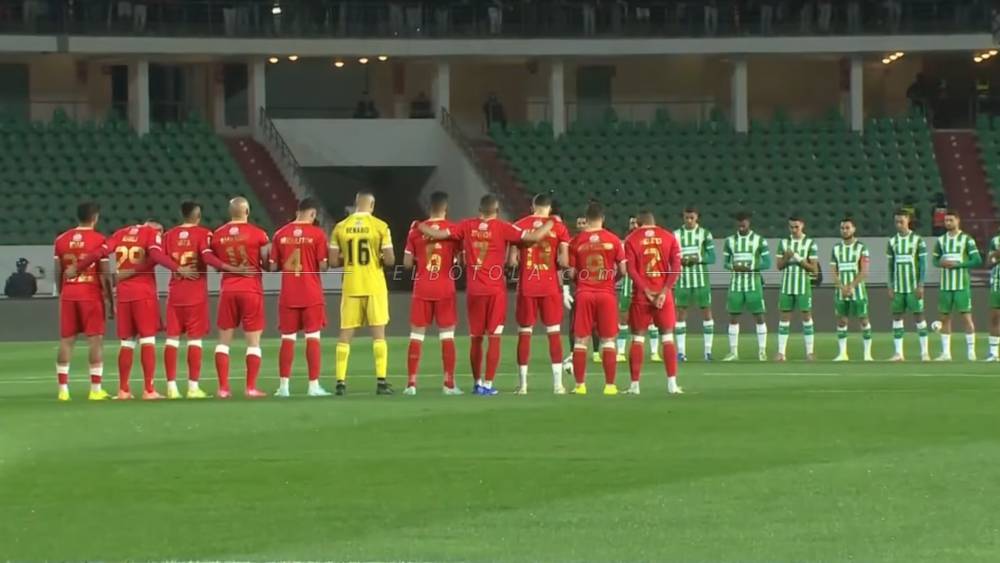 لاعبو الدشيرة والوداد يقرأون الفاتحة على أرواح رجال الأمن