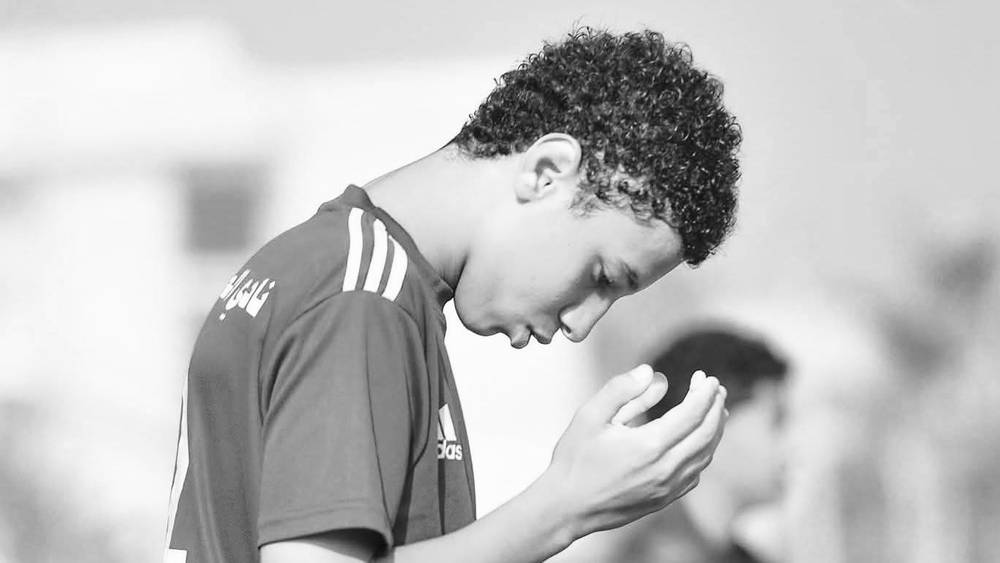 وفاة لاعب مصري شاب بحادث أثناء توزيع إفطار