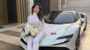جورجينا تظهر في السعودية بسيارة فيراري.. ما سعرها؟