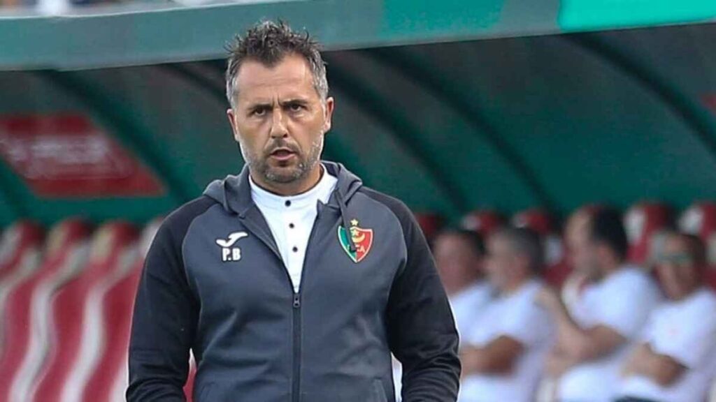 بوميل يفسخ عقده مع أنغولا تمهيدًا لتدريب الترجي