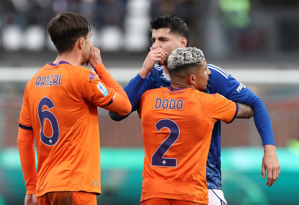 فابريغاس يهاجم موراتا علنًا بعد طرده في مباراة فيورنتينا