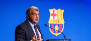 تحقيق يكشف عن فضيحة تجارية تهز برشلونة بسبب القمصان