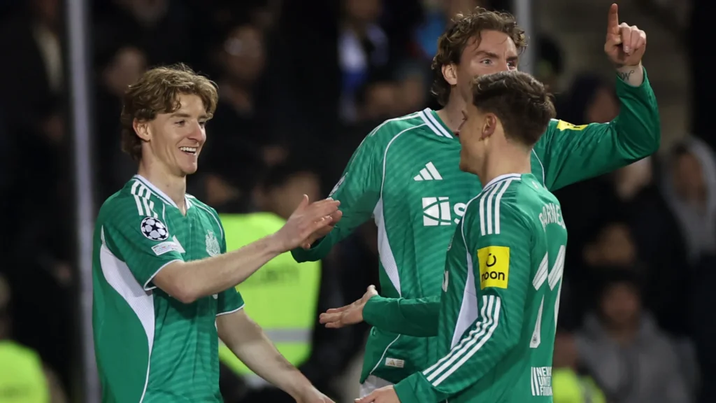 نيوكاسل يسحق غارباخ بسداسية في ذهاب دوري الأبطال