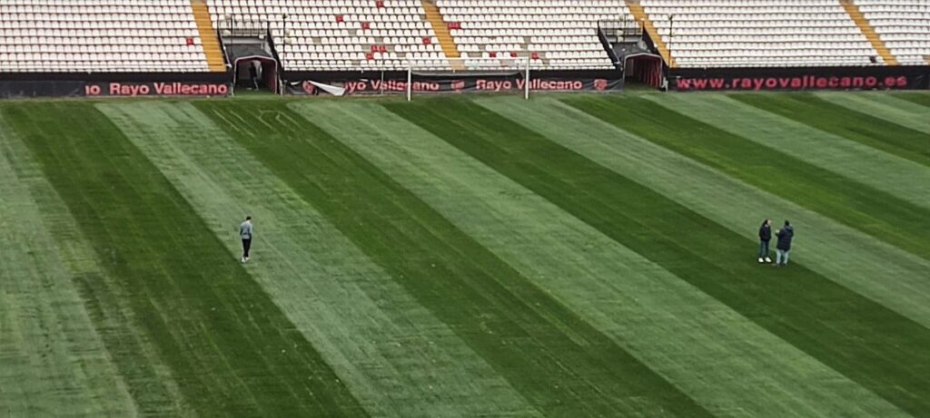 الليغا تؤجل مباراة رايو فاييكانو وأوفييدو لسوء الملعب.