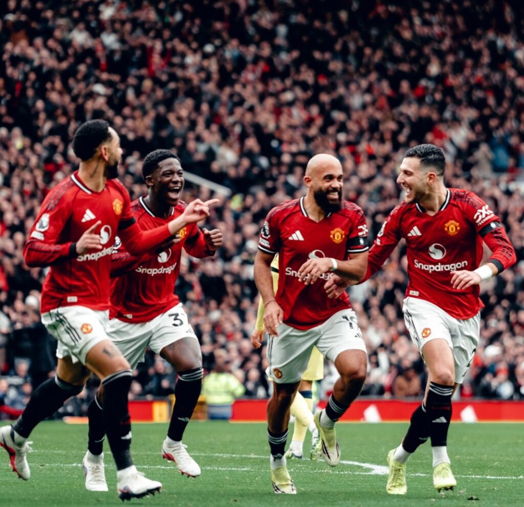 مانشستر يونايتد يفوز على توتنهام 2-0 بالدوري الإنجليزي