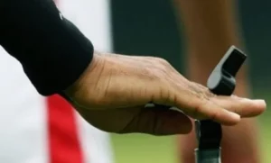 حكم مباراة يوفنتوس وإنتر يتعرض للتهديدات بعد قراره المثير