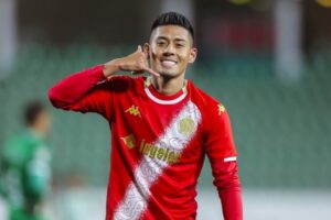 الصحافة البوليفية تحتفي بتألق فاكا مع الوداد الرياضي