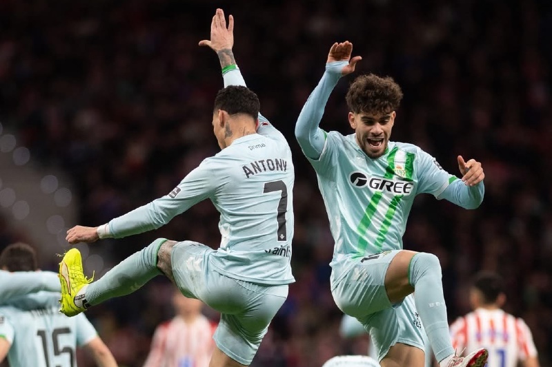 الزلزولي يقود بيتيس للفوز على أتلتيكو مدريد بالدوري الإسباني