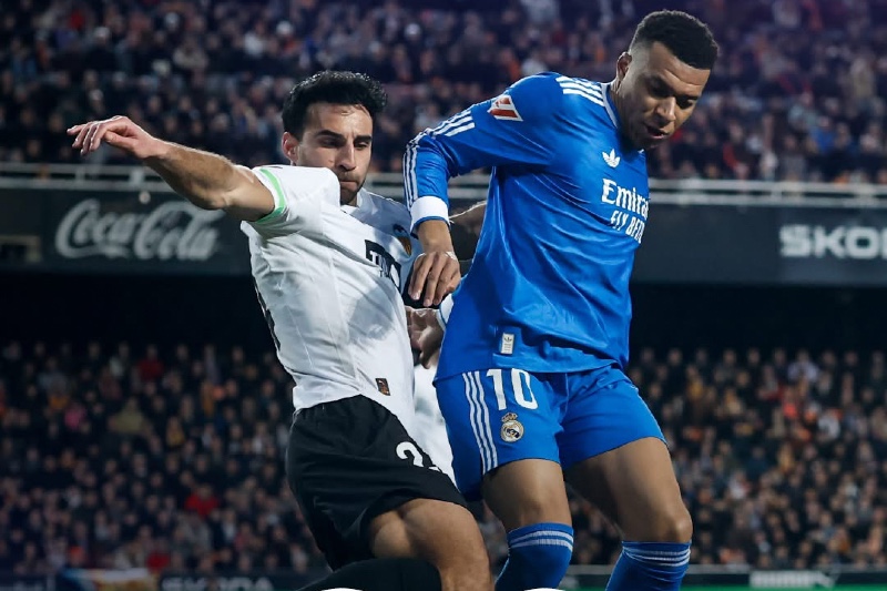 ريال مدريد يفوز على فالنسيا ويضيق الخناق على برشلونة