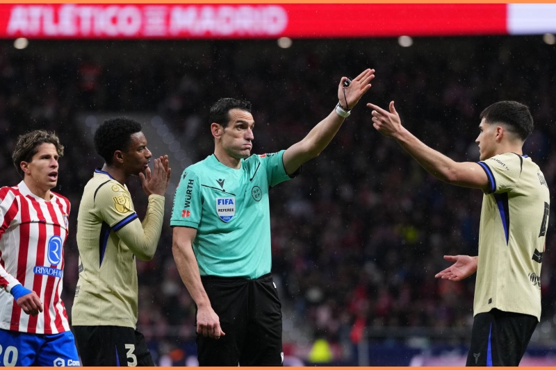 برشلونة يدرس التصعيد ضد التحكيم بعد رباعية أتلتيكو