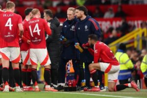 الدوري الإنجليزي يوقف المباريات لإفطار اللاعبين المسلمين