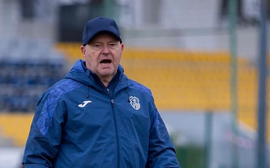 مدرب اتحاد طنجة ينتقد تحكيم مباراة الرجاء الرياضي