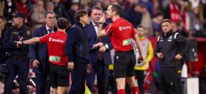 إيقاف مدرب إشبيلية ألميدا 7 مباريات بالدوري الإسباني