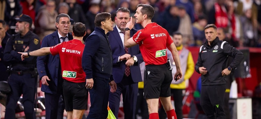 إيقاف مدرب إشبيلية ألميدا 7 مباريات بالدوري الإسباني