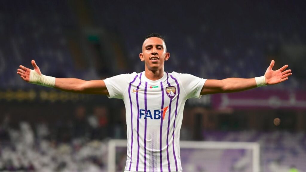 رحيمي يسجل هاتريك ويقود العين للفوز على خورفكان