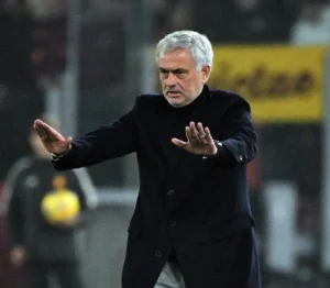 مورينيو يغيب عن المؤتمر الصحفي قبل مواجهة ريال مدريد.