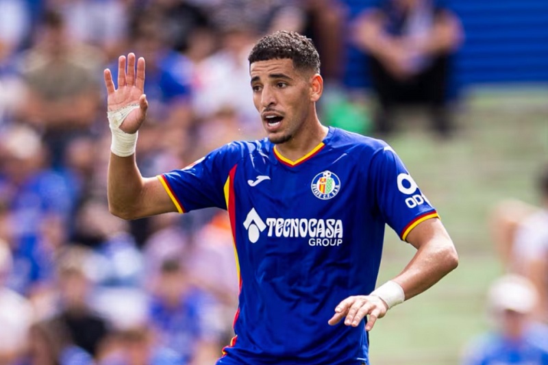 عبقار يتألق مع خيتافي ويثبت نفسه نجمًا دفاعيًا