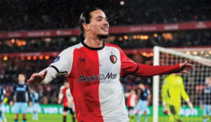 نجم جزائري مرشح لخلافة حاج موسى المحتملة في فينورد