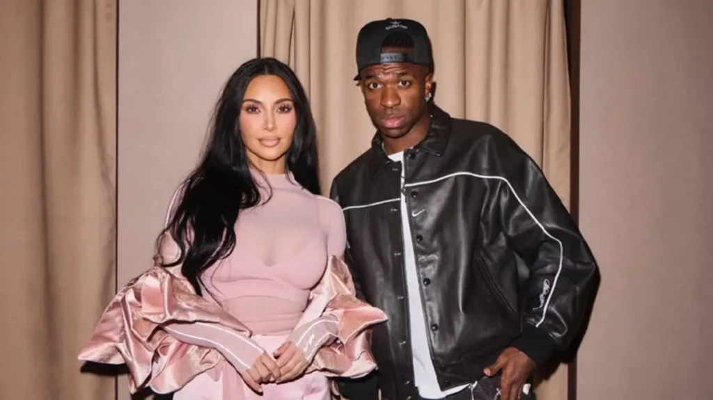 فينسيوس يظهر مع كيم كارداشيان في حفل باريس لـ"نايكي".