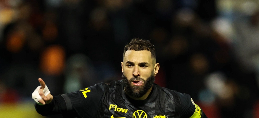 بنزيما يودع اتحاد جدة رسميًا بعد انتقاله للهلال