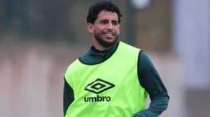 بوغرين يثير غضب جماهير الرجاء الرياضي بسبب تراجع الأداء