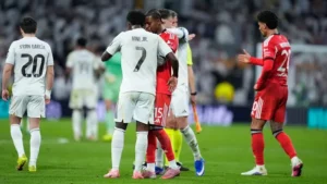 جماهير بنفيكا تطالب بطرد لاعبها بعد طلبه قميص فينيسيوس