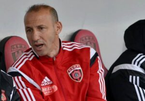 مولودية وهران يقيل مدربه بعد 5 ساعات من تعيينه رسميًا.